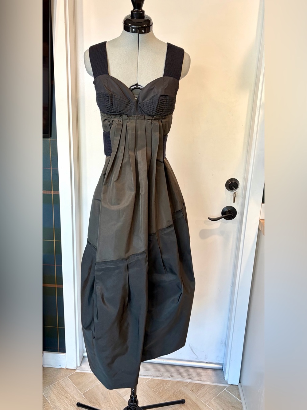 Prada VTG ‘06 Runway Look #8, Olive Taffeta Midi, Satin Bodice, knit straps, 38 - Picture 16 of 16